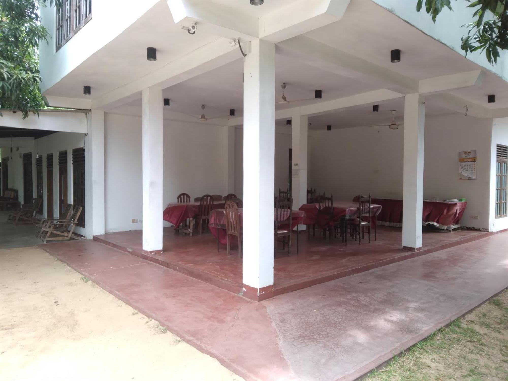 Jayaru Guest House Полоннарува Екстер'єр фото