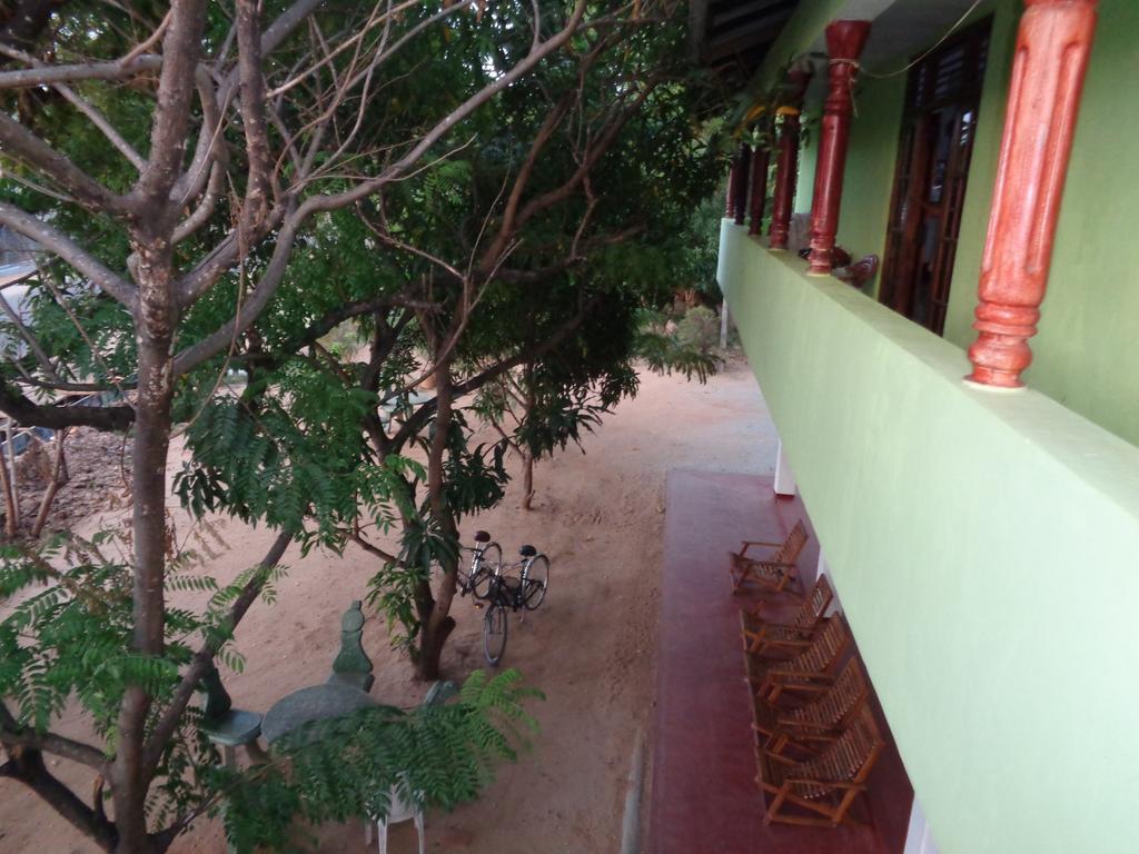 Jayaru Guest House Полоннарува Екстер'єр фото