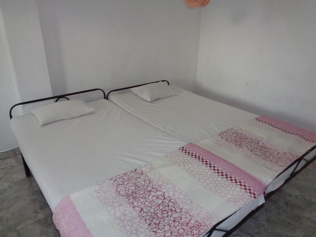 Jayaru Guest House Полоннарува Екстер'єр фото