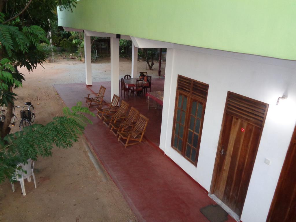 Jayaru Guest House Полоннарува Екстер'єр фото