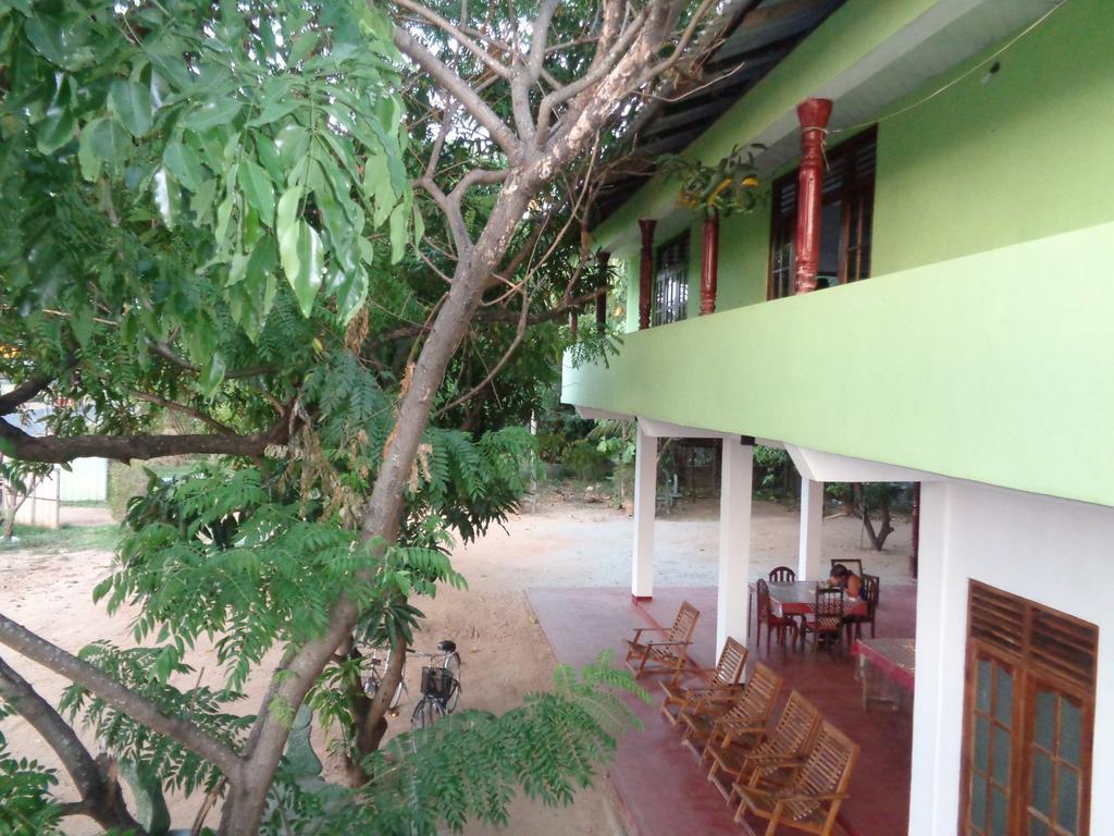Jayaru Guest House Полоннарува Екстер'єр фото