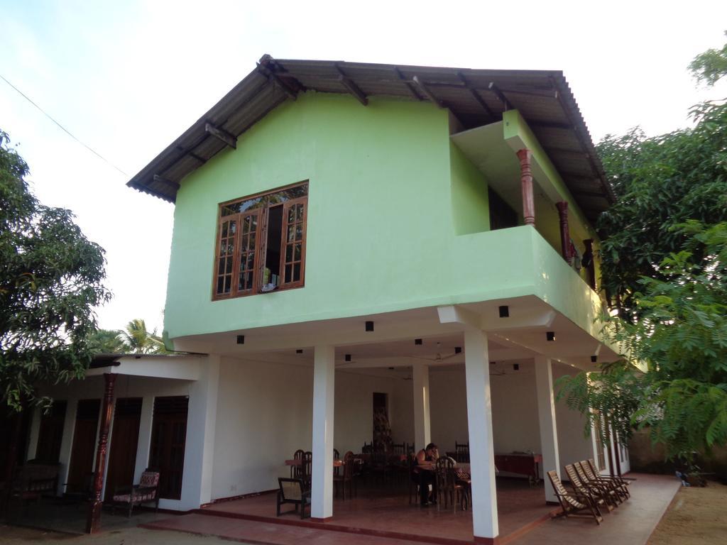 Jayaru Guest House Полоннарува Екстер'єр фото