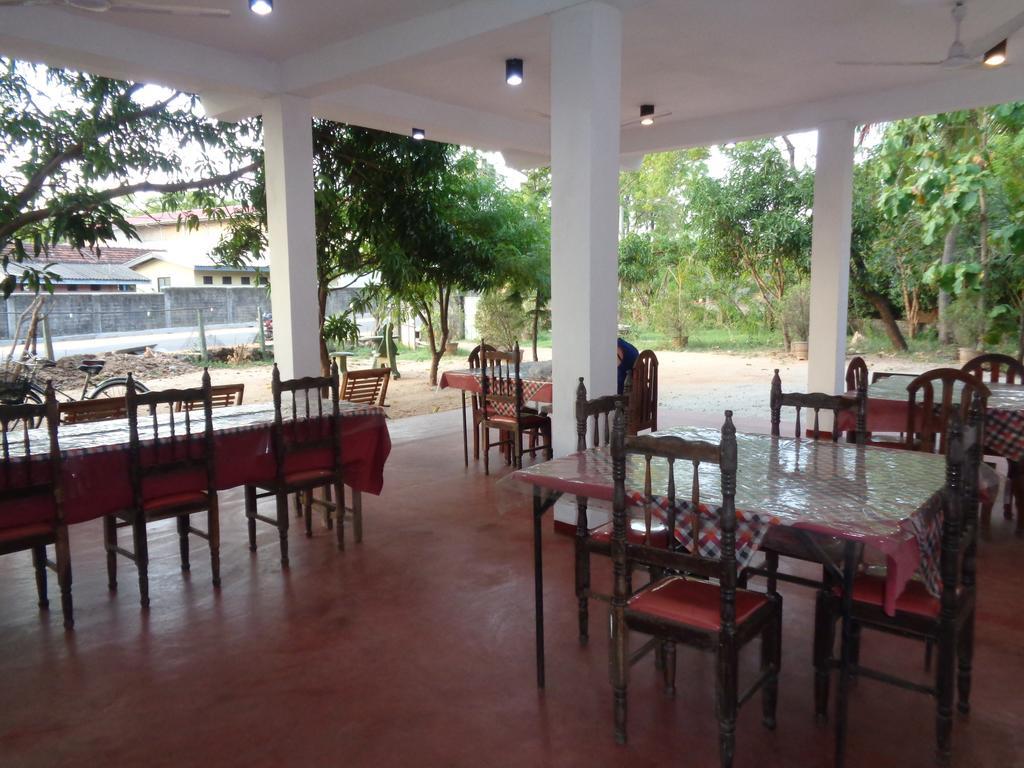 Jayaru Guest House Полоннарува Екстер'єр фото