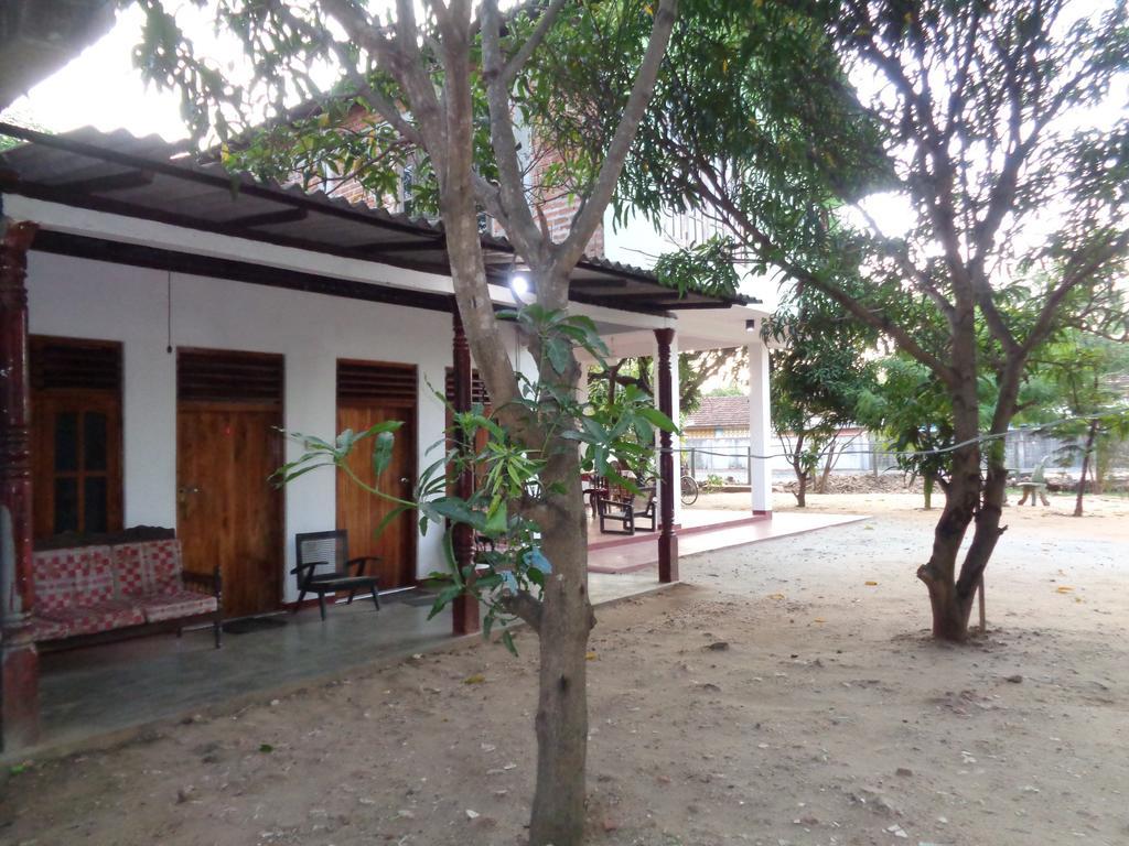 Jayaru Guest House Полоннарува Екстер'єр фото