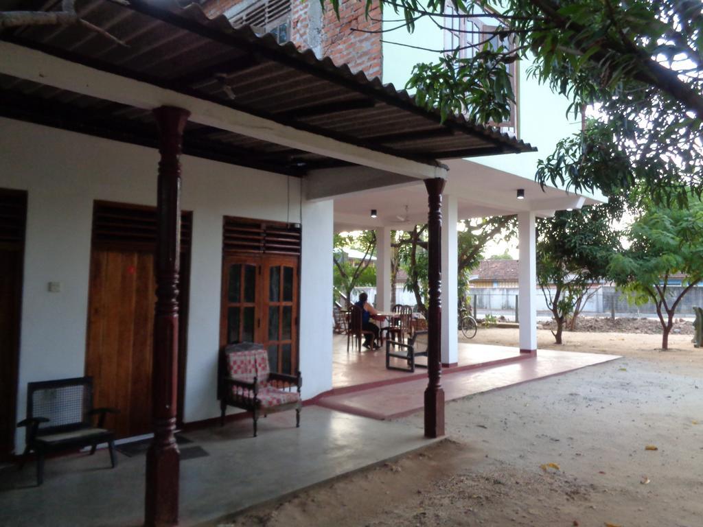 Jayaru Guest House Полоннарува Екстер'єр фото
