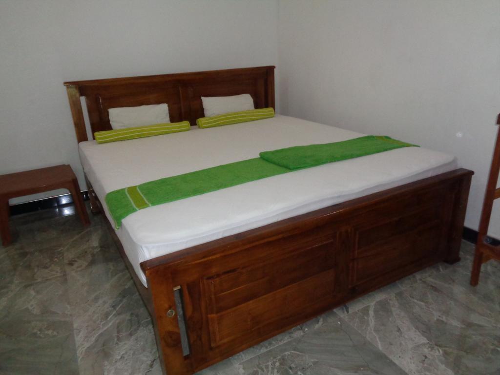 Jayaru Guest House Полоннарува Екстер'єр фото