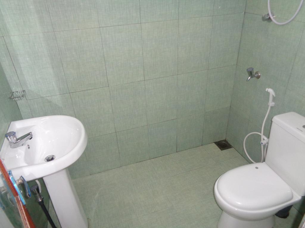 Jayaru Guest House Полоннарува Екстер'єр фото