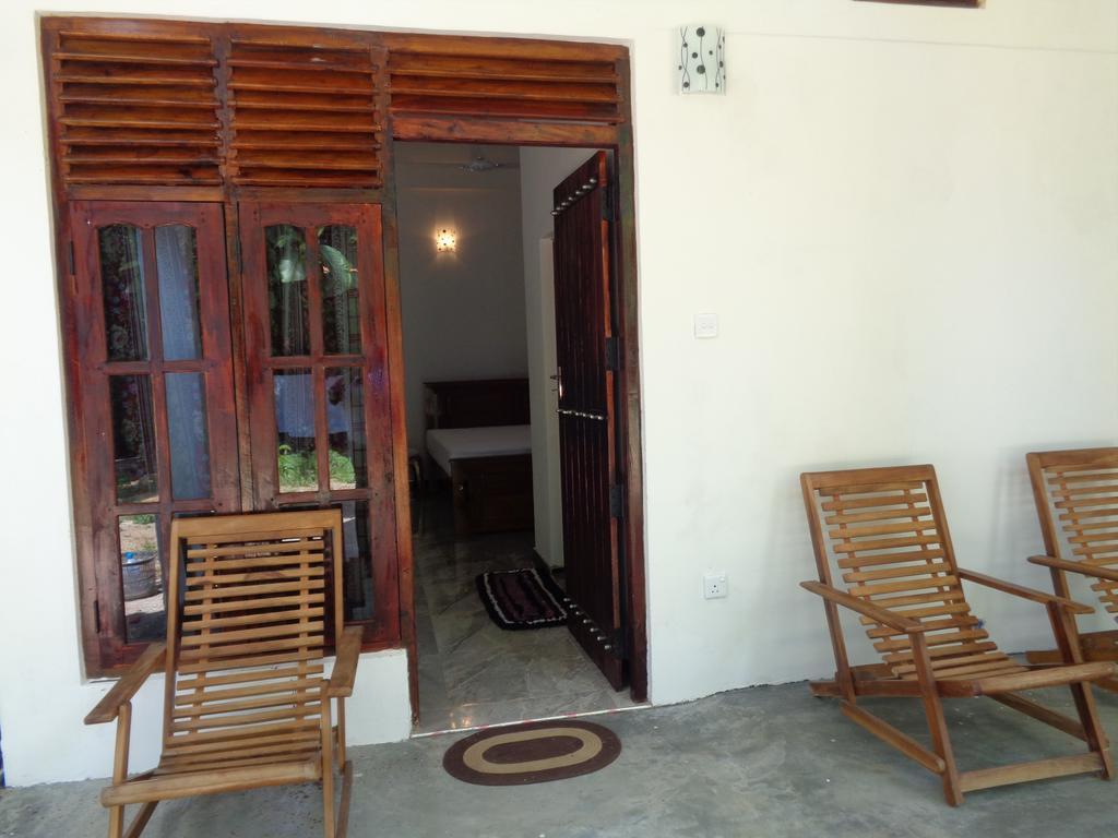 Jayaru Guest House Полоннарува Екстер'єр фото