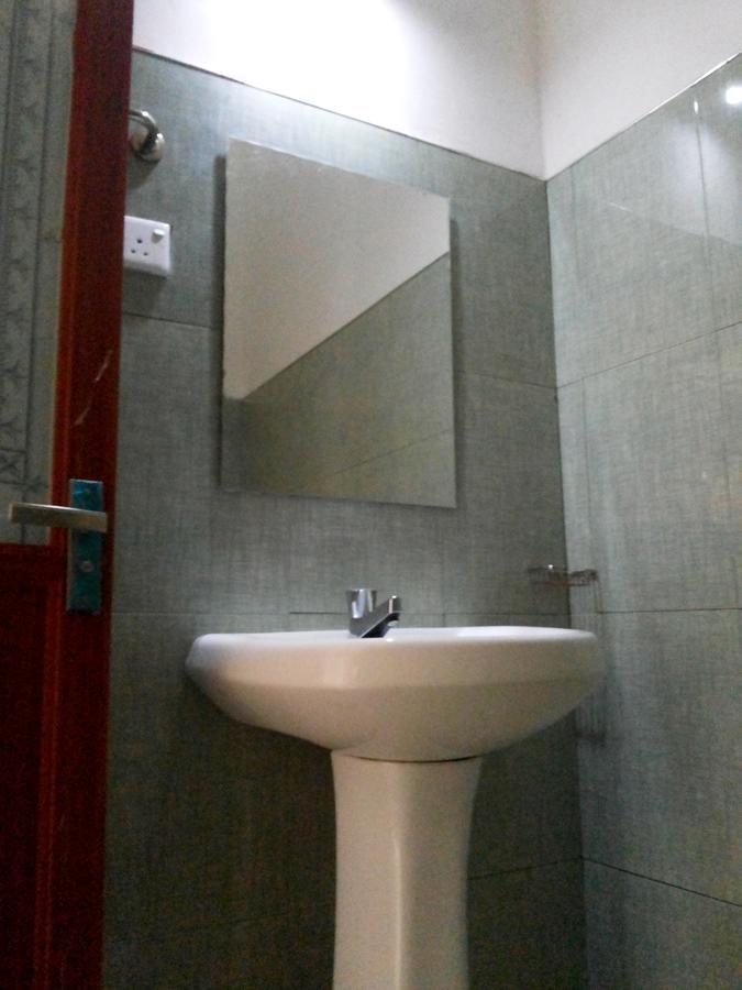 Jayaru Guest House Полоннарува Екстер'єр фото
