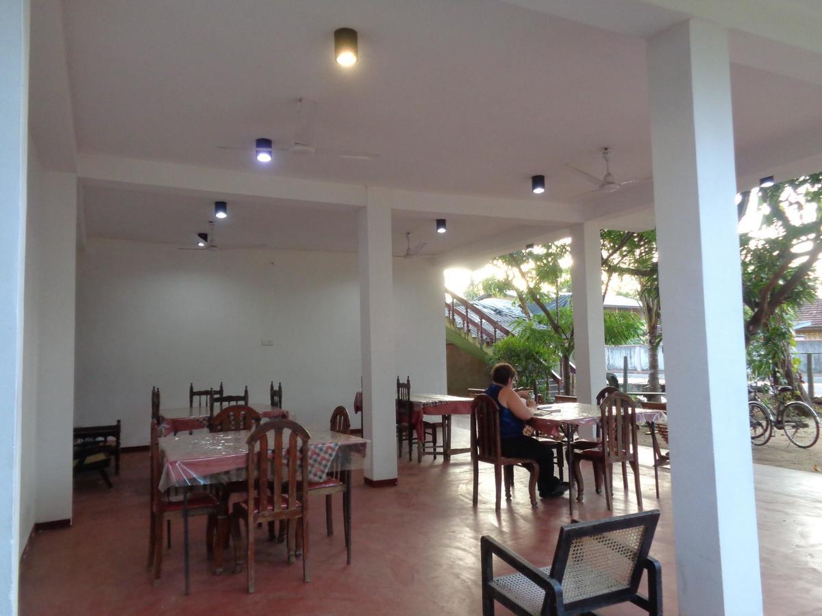Jayaru Guest House Полоннарува Екстер'єр фото