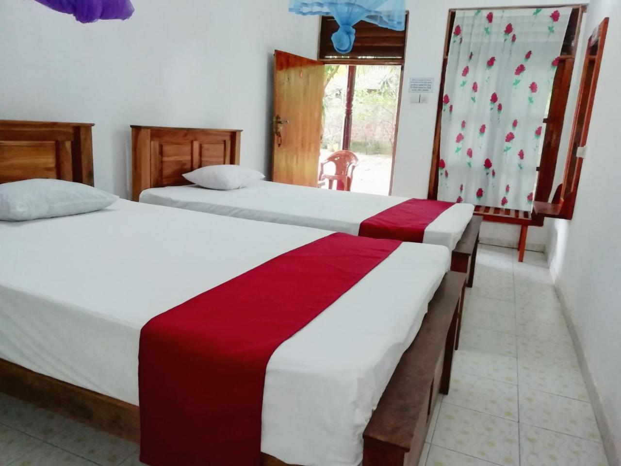 Jayaru Guest House Полоннарува Екстер'єр фото