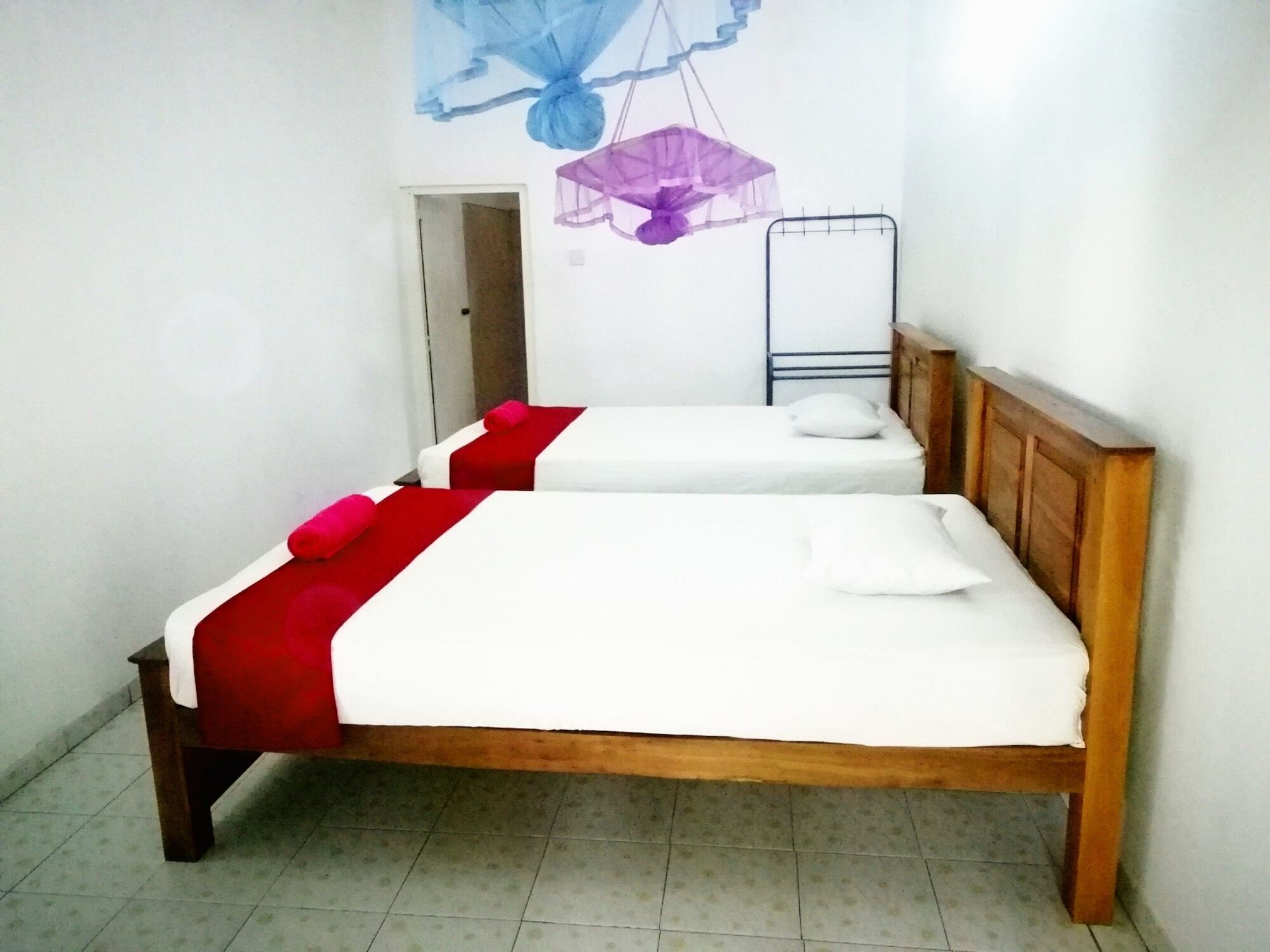 Jayaru Guest House Полоннарува Екстер'єр фото